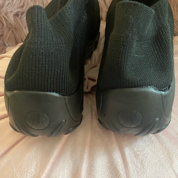 🎀 Hypersoft Sneakers- slip om shore size 39 NWOT Black - Picture 3 of 6